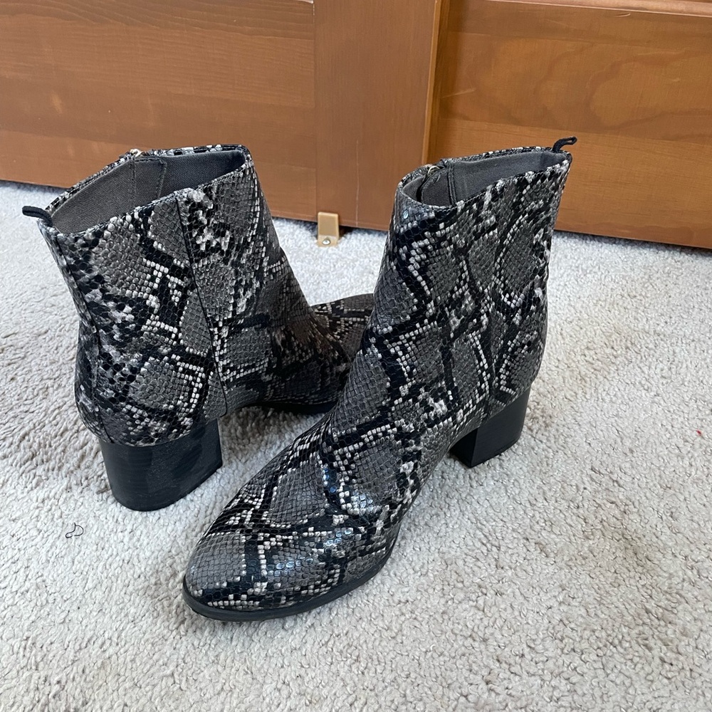 “Snake skin” boots